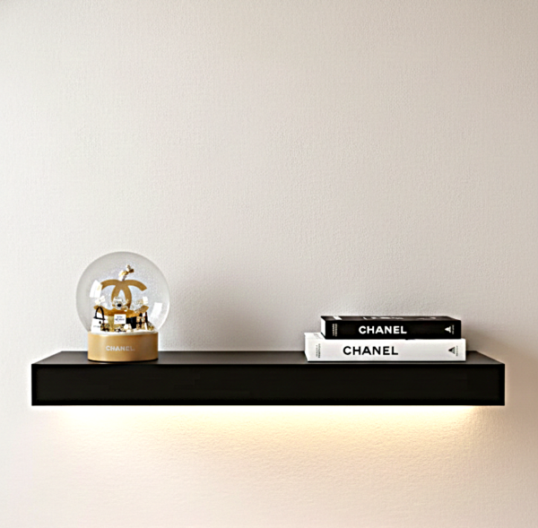 Chanel Sneeuwbol op plank Chanel Sneeuwbol op plank