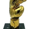 Golden Glove LV op marmeren voet
