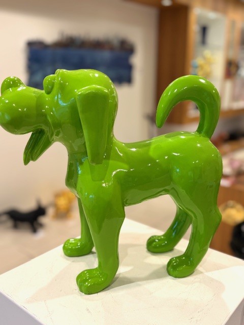hond groen voorkant Big green dog 38 x 39 x 19 cm.