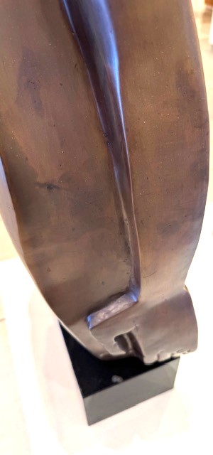 mackaay beeld hand Theo Mackaay - bronzen sculptuur 107 cm. hoog