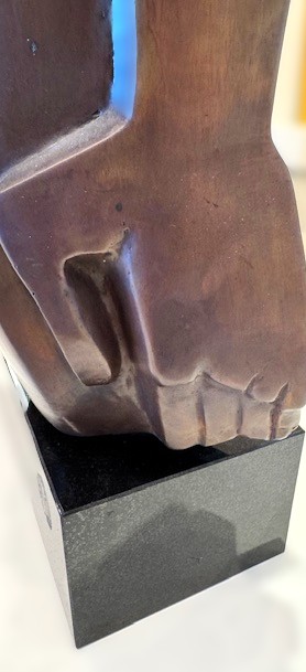 mackaay beeld sokkel Theo Mackaay - bronzen sculptuur 107 cm. hoog