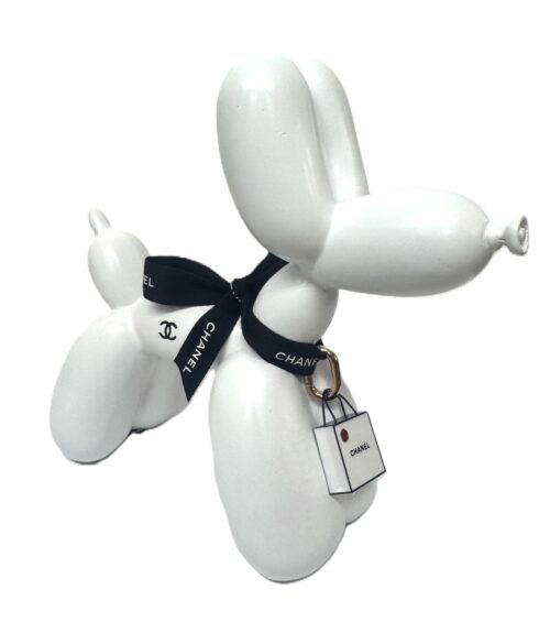 Luxury Aid Dog Luxury Aid Dog editie 2 van 5 - balloondog in Chanel Stijl van 18,5 cm. hoog kleur wit met mini tasje afkomstig uit vip collectie van Chanel