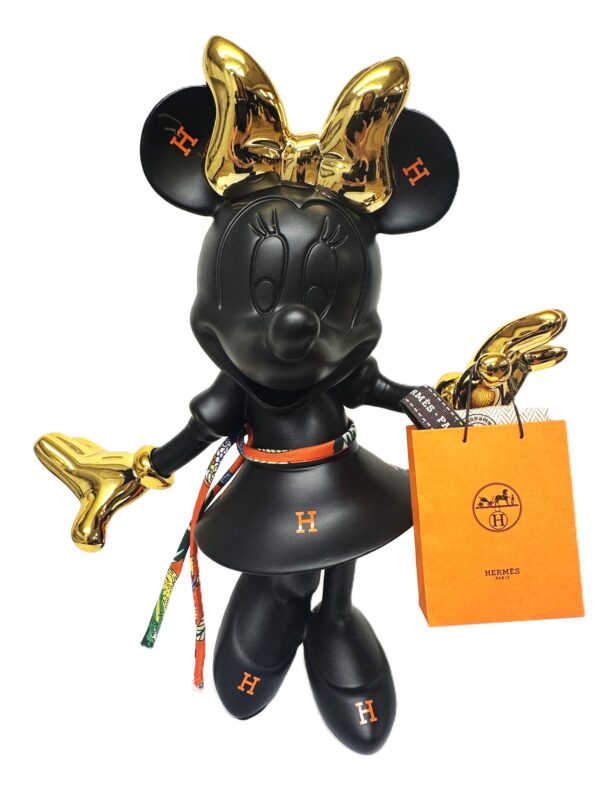 Shopping Minnie 30 cm. Shopping Minnie, prachtig popart beeld waarin Minnie Mouse een Hermès shoppingbag draagt