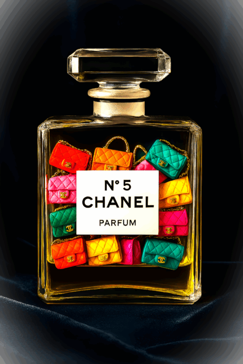 Luxury in a Bottle Luxury in a Bottle - Kleurrijk Glasschilderij van Chanel Fles gevuld met kleine Chanel tassen