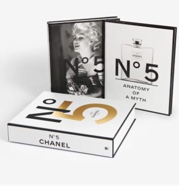 Chanel Boek