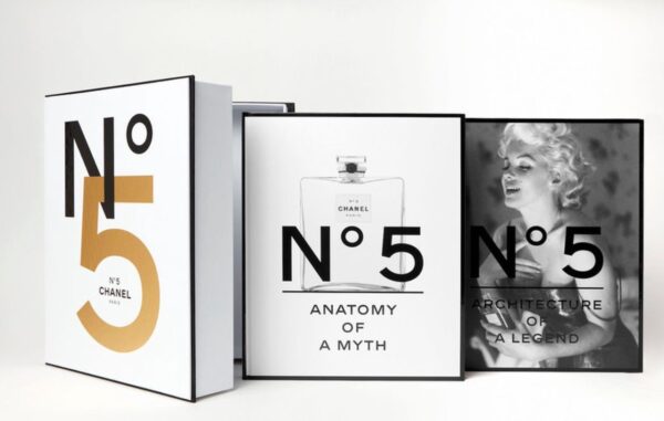 Chanel Boek