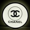 Exclusieve Chanel Logo Lichtbak – Origineel Boutique Item – Wit/Zwart