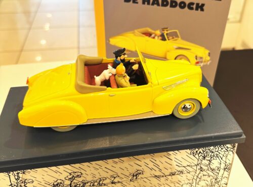 Kuifje Tintin gele cabriolet met Bobbie