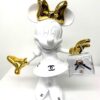 Minnie Mademoiselle Golden Edition - pop-art beeld, 30 cm hoog, wit met gouden details en Chanel-stijl logo's.