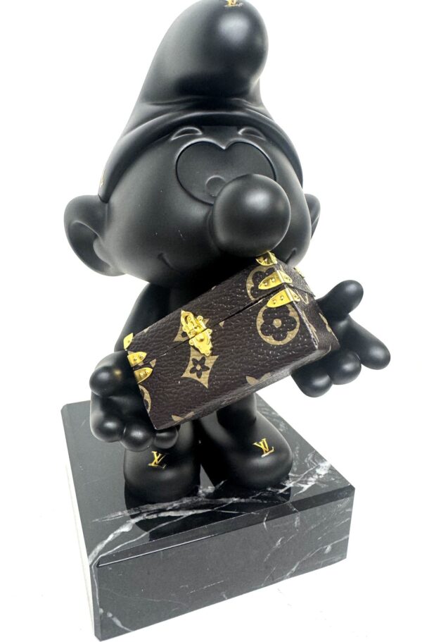 Smurf petite Valise - black edition kunstwerk met goudkleurige LV-logo's en monogram koffertje