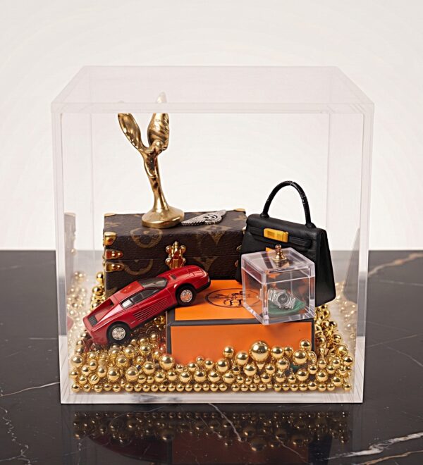 Luxury Cube Luxury Cube - kubus van 10 cm. 3 vol met iconische luxe items