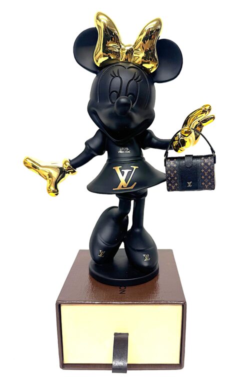 Minnie LV – Limited Edition (1/20) – Geov Matzwart kunstbeeldje van Minnie Mouse door Geov, met hoogglans gouden details en een uiterst gedetailleerd handgemaakt Louis Vuitton-stijl tasje, gepresenteerd op een bijbehorend luxe doosje.