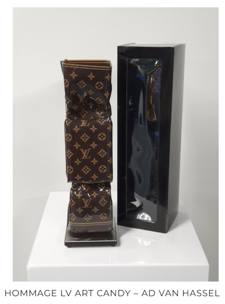 Candy Art Louis Vuitton Brown op RVS voet, 33 cm. hoog