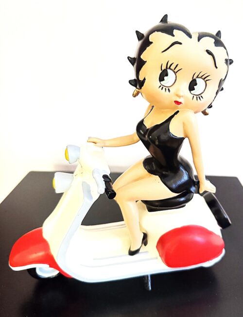 Betty Boop op Scooter