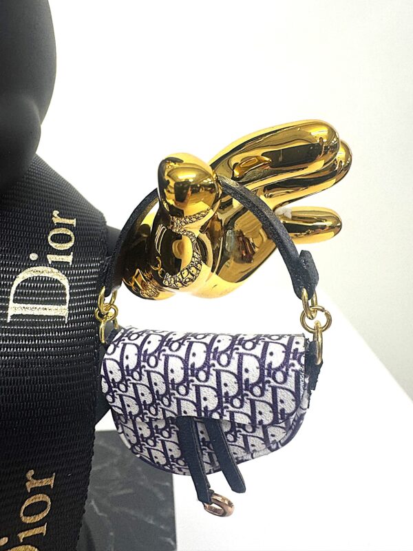 detail dior tasje behorend bij popart minnie dior Minnie Dior 20 cm. hoog
