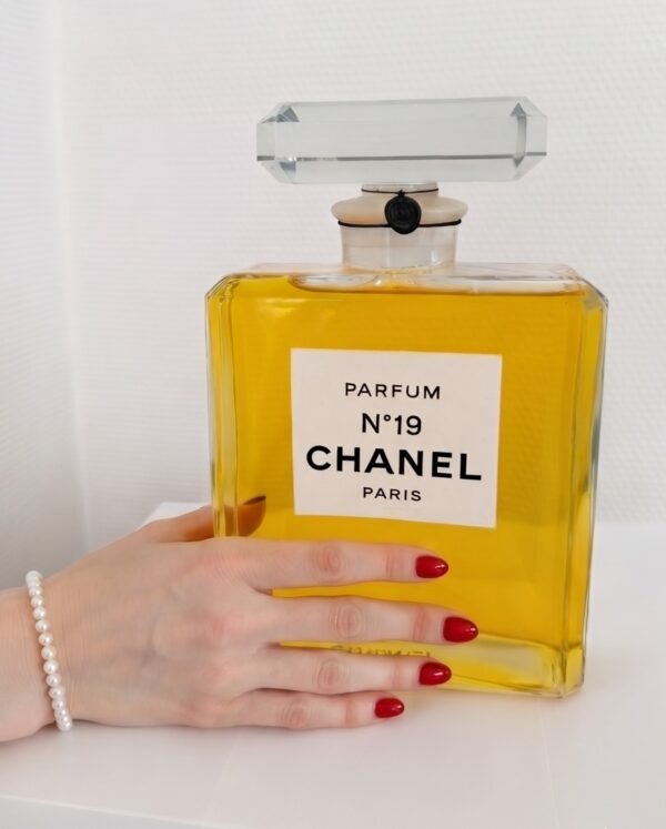 Grote vintage Chanel N°19 factice bottle in topstaat - topstuk uit jaren 70, kristalglas