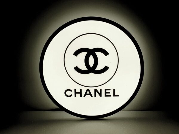 Exclusieve Chanel Logo Lichtbak ROND – Origineel Boutique Item – 28 cm.