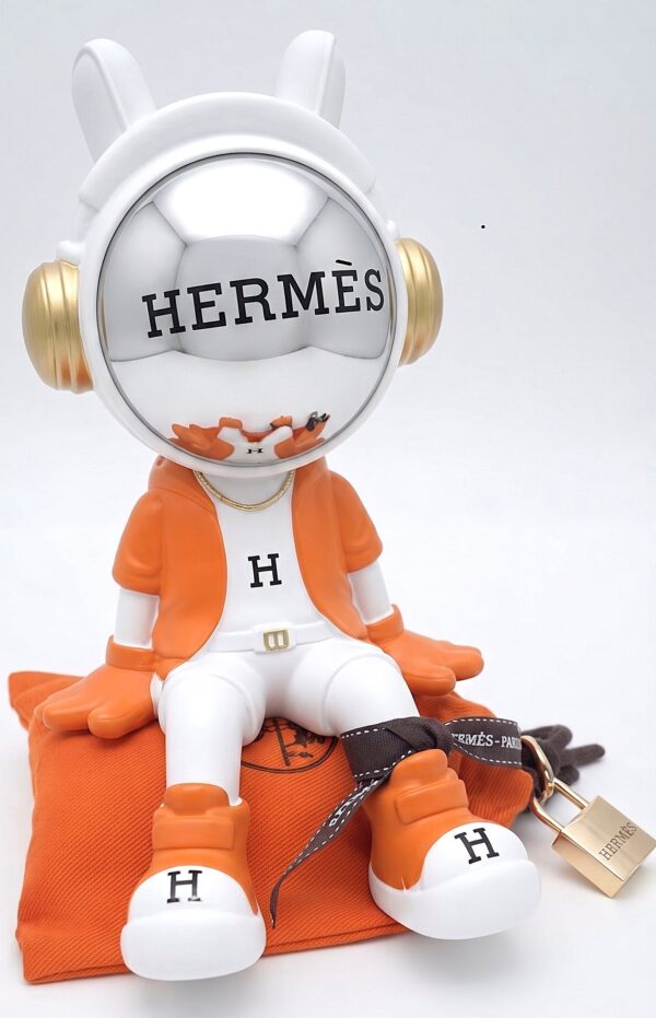 Sitting Astro - Hermès Edition Sitting Astro - Hermès Edition - inclusief origineel buideltje en lint van Hermès, incl hangslotje - sleuteltje wordt ook meegeleverd