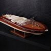 riva wit in zwart interieur Handgemaakte RIVA BOOT wit interieur - 55 cm.