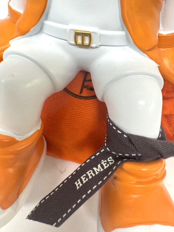 sitting astro details nw Sitting Astro - Hermès Edition