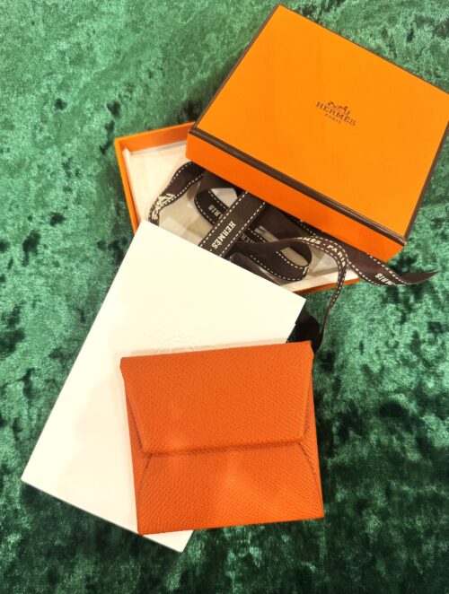 Zeldzame vintage Hermès Portemonnee oranje Originele Vintage Hermès Portemonnee in iconisch oranje compleet met doosje en lint
