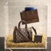 Luxury Cube LV prachtig ensemble met iconische mini LV tas, boekje en draagtasje met bontje