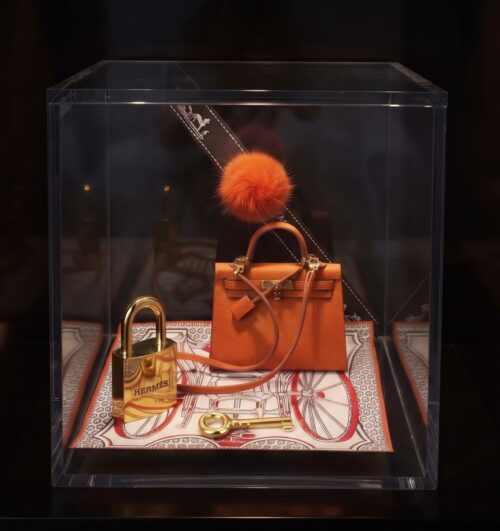 Luxury Cube Birkin Orange Luxury Cube Birkin Orange - 10 cm. kubus met mini oranje tasje in Birkin stijl, slot en sleuteltje en origineel lint met bontje